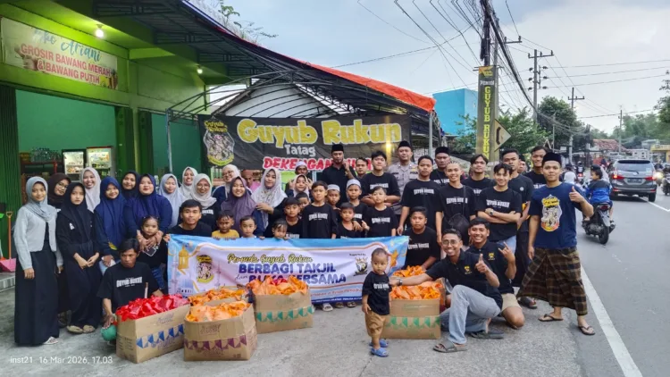 Ketua bersama anggota Pemuda Guyub Rukun Kebotohan Selatan foto bersama (BM)