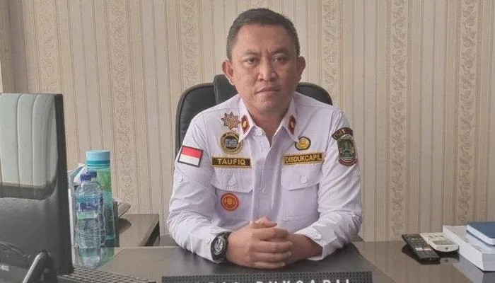 Di tengah libur panjang Hari Raya Idulfitri 2026, Dinas Kependudukan dan Pencatatan Sipil (Disdukcapil) Kota Bekasi tetap membuka layanan administrasi kependudukan (adminduk) bagi masyarakat yang membutuhkan pengurusan dokumen secara mendesak.