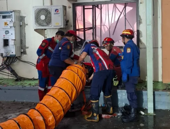 WFA Diterapkan, Pemkot Bekasi Pastikan Layanan Tetap Normal 2 Kebakaran hebat melanda pabrik kaos kaki milik CV Karya Indah di Jalan Tanah Apit RT 05 RW 09, Kelurahan Medansatria, Kecamatan Medansatria, Kota Bekasi, Rabu (25/3/2026) siang.