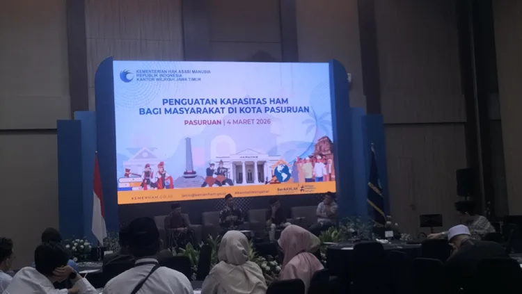 Suasana pemberian materi tentang HAM oleh narasumber (BM)