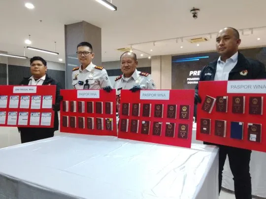 Puluhan WNA Terjaring Operasi Imigrasi di Deltamas, Diduga Langgar Aturan Izin Tinggal