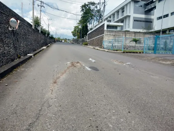 TKP kecelakaan dua motor adu depan jalan Kabupaten Pasuruan (BM)