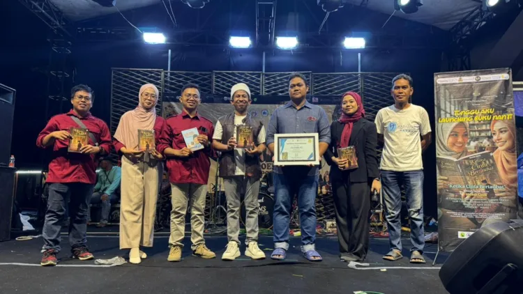 Shohibul Hujjah saat launching novel di Pasoeroean Tempoe Doeloe (BM)