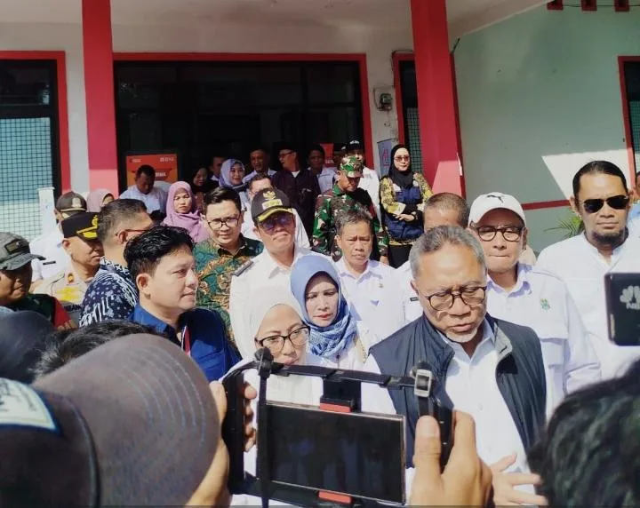 Menteri Zulkifli Hasan Tinjau Koperasi Merah Putih Jatimakmur, Dorong Penguatan Ekonomi Masyarakat