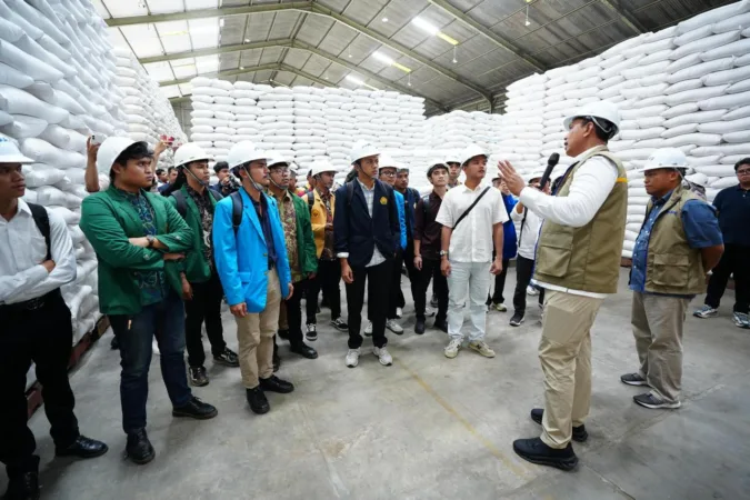Bulog Ajak BEM Se-Indonesia Tinjau Gudang Beras, Stok Beras Nasional Capai 5,2 Juta Ton