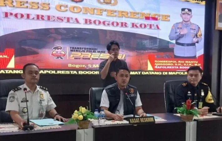 Curi Rumah Kosong Pakai Topeng Wajah Messi, Dua WN China Dibekuk Saat Hendak Kabur ke Bali