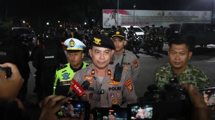 Polda Metro Jaya menggelar patroli Kegiatan Rutin yang Ditingkatkan (KRYD) dengan menerjunkan sebanyak 140 personel gabungan guna mengantisipasi kejahatan jalanan dan potensi tawuran di wilayah Jakarta Selatan, Sabtu (23/5/2026) malam.
