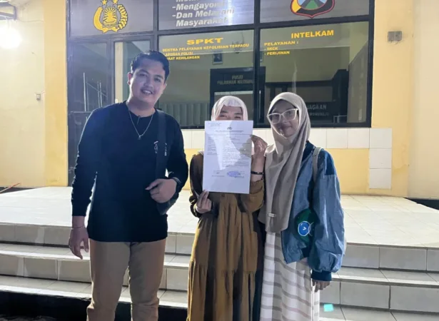 Korban didampingi kuasa hukum usai membuat Laporan Aduan Masyarakat di Polsek (BM)