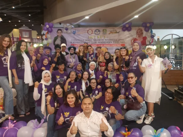 Dalam rangka memperingati Hari Ulang Tahun (HUT) ke-3 Persatuan Janda Seluruh Indonesia (PJSI) sekaligus Hari Pendidikan Nasional (Hardiknas) 2026, PJSI Kota Bekasi menggelar lomba senam kreasi KDM tingkat SMP serta kegiatan santunan bagi janda lanjut usia.