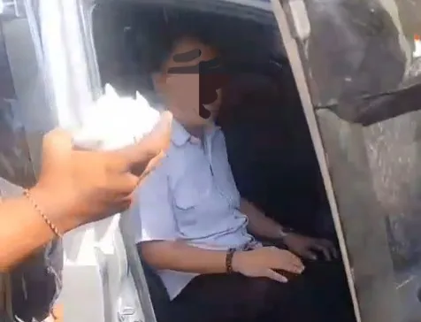Diduga Mesum di Dalam Mobil, Oknum Pegawai Pemkab Pasuruan Ini Kepergok Satpol PP di Parkiran Perkantoran Raci