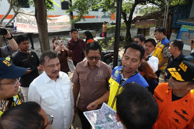 Pelaksana Harian (Plh) Wali Kota Bekasi mendampingi Kunjungan Kerja Spesifik Komisi V DPR RI untuk meninjau infrastruktur Stasiun Bekasi Timur serta perlintasan rel kereta api di kawasan Bulak Kapal yang direncanakan akan dibangun flyover, Jumat (22/5/2026).