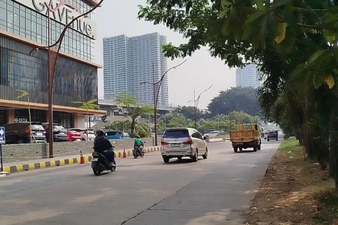 Suasana Jalan kawasan Depan Grand Metropolitan Bekasi (Frm)