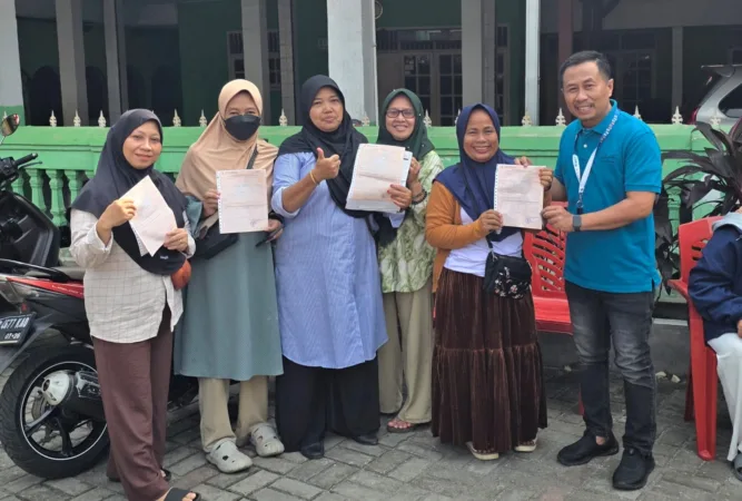 Program keringanan pembayaran Pajak Bumi dan Bangunan (PBB) serta Bea Perolehan Hak atas Tanah dan Bangunan (BPHTB) melalui Program Pendaftaran Tanah Sistematis Lengkap (PTSL) mendapat sambutan positif dari masyarakat Kelurahan Jatibening Baru, Kecamatan Pondokgede, Kota Bekasi.