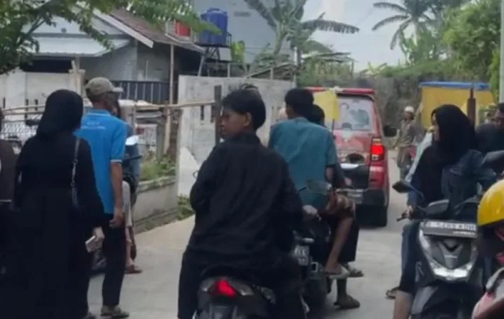 Respons cepat ditunjukkan oleh Relawan Samatri dalam membantu warga yang membutuhkan layanan ambulans untuk mengantarkan jenazah ke tempat pemakaman.