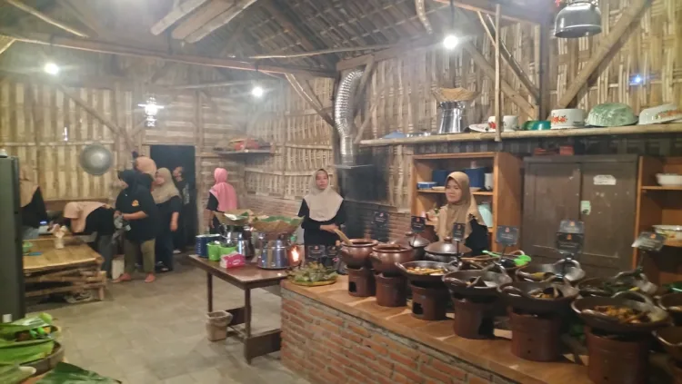 Warung Gedek Prasmanan Pawon Mbok Kasti (BM)