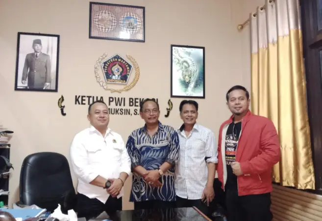 Istara Group, Ketua PWI Bekasi Raya dan Praktisi Medis foto bersama (Suryo)