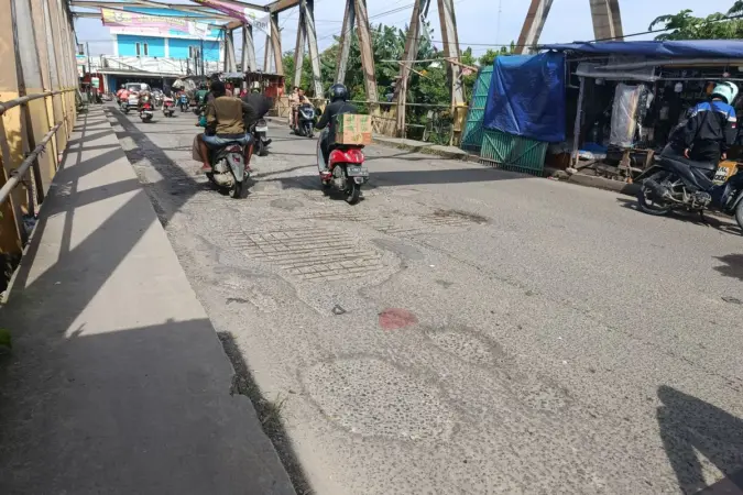 Sekitar 300 Kilometer Jalan di Kabupaten Bekasi Masih Rusak, Pemkab Perkirakan Butuh Enam Tahun untuk Menuntaskannya