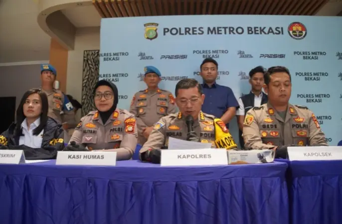 Plh Kapolres Metro Bekasi saat memimpin konferensi pers (Frm)