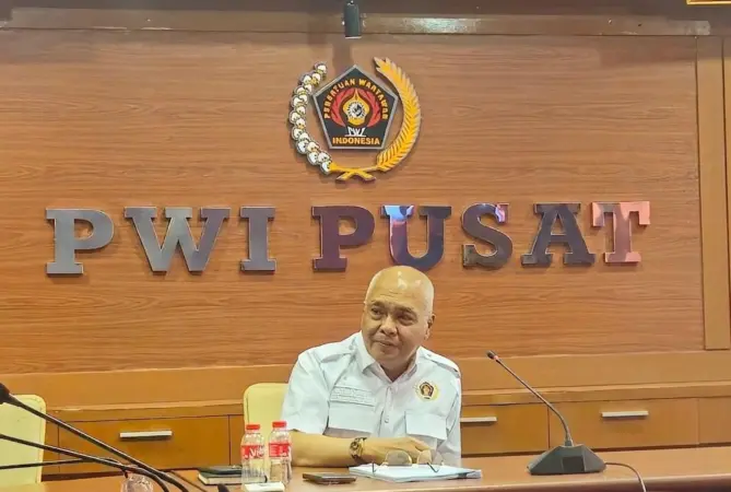 Ketua Umum PWI Pusat Akhmad Munir (Suryo ST)