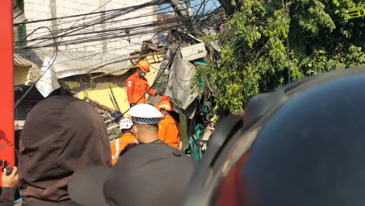 Proses evakuasi kecelakaan maut di Gempol Pasuruan (BM)