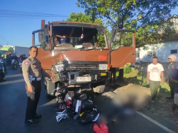 Kondisi truck usai tabrak 3 kendaraan di Jalur Malang Surabaya (hms)