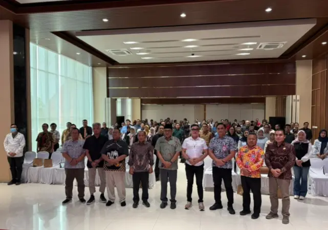Foto : Asisten Perekonomian dan Pembangunan Setda, Kepala Dinas dan seluruh Perwakila perusahaan foto bersama (ist)
