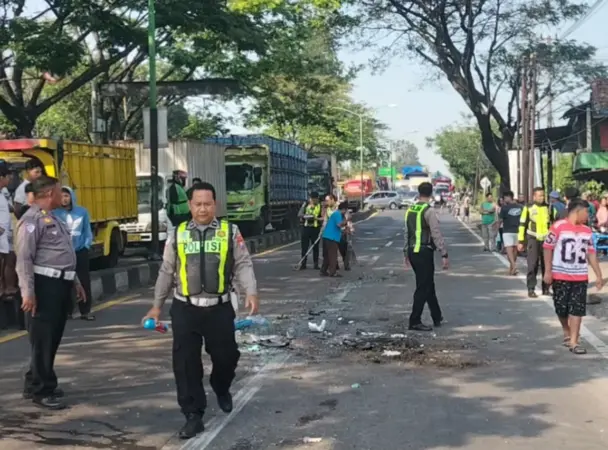 Polisi saat melakukan olah TKP di Patung Sapi Pandaan (BM)