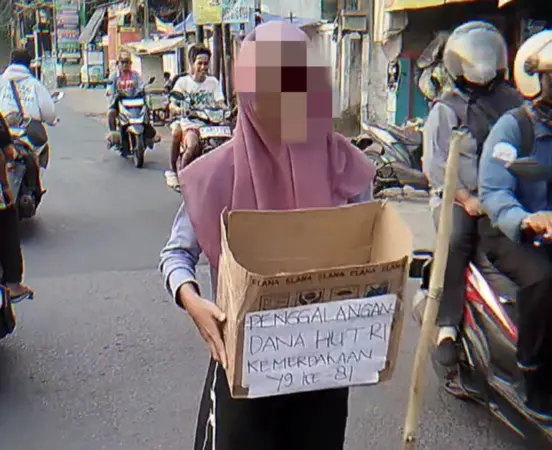 Pungutan Dana HUT RI di Tengah Jalan Depan Kantor Desa Setia Mekar Tuai Protes, Warga: Kepala Desa Kemana?