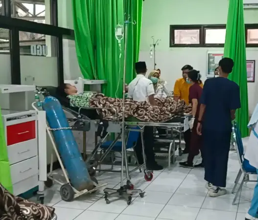 14 Siswa SMAN 1 Pandaan Pasuruan Diduga Keracunan MBG, Pihak Sekolah: 9 Siswa Dilarikan ke IGD