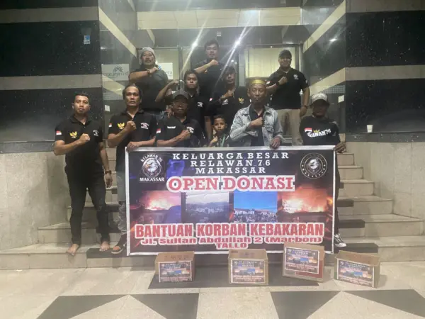 Relawan 76 Makassar menggelar aksi penggalangan donasi untuk membantu warga yang terdampak kebakaran di Jalan Sultan Abdullah, Kecamatan Tallo, Kota Makassar. Aksi kemanusiaan ini dilakukan sebagai bentuk kepedulian terhadap para korban yang kehilangan tempat tinggal akibat musibah tersebut.