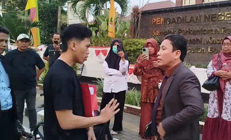 Kuasa Hukum Saksi Jaingin Tambunan saat berdebat dengan Anggota Jatanras (Frm)
