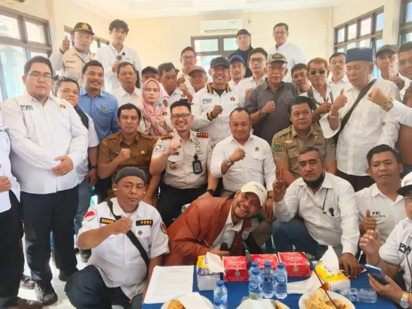 Persatuan Wartawan Indonesia (PWI) Bekasi Raya membuka ruang dialog publik untuk membahas pelayanan dan pengawasan orang asing di wilayah Bekasi. Dialog Interaktif tersebut digelar di Aula PWI Bekasi Raya, Selasa (11/8/2026).