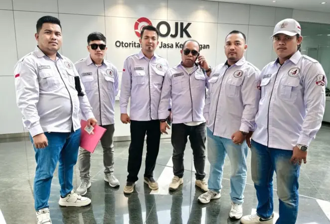 Persoalan penagihan kredit PT BPR Karya Bakti Sejahtera terhadap seorang debitur memasuki tahap pengaduan kepada Otoritas Jasa Keuangan (OJK).