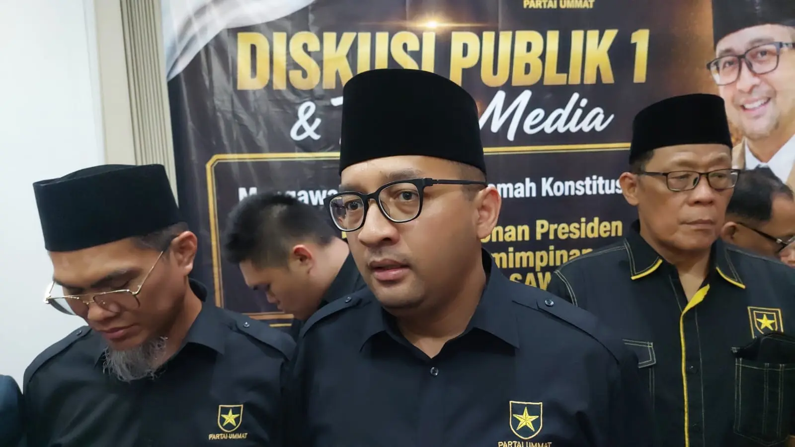 Partai Ummat menggelar diskusi dalam rangka memperingati Maulid Nabi Muhammad SAW dengan mengangkat tema “Mengawal Putusan Mahkamah Tentang Ambang Pencalonan Presiden dan Kedaulatan Kepemimpinan Nabi Muhammad SAW.”
