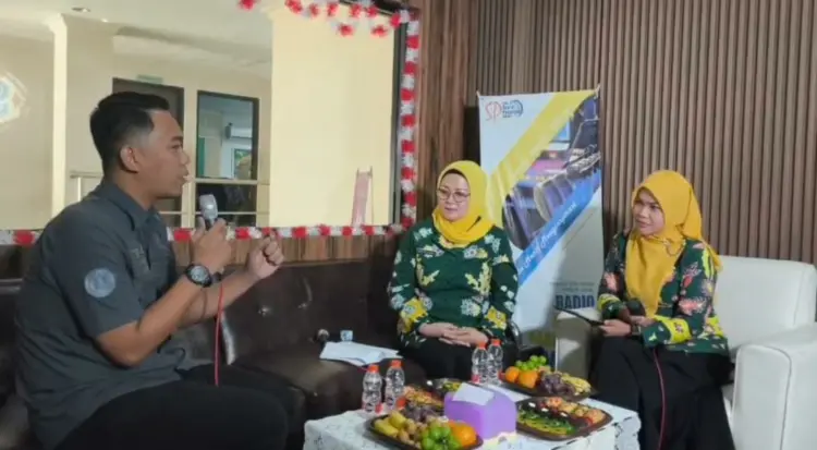 Foto : Kasubsi II Intelijen Kejari Kabupaten Pasuruan Nanda Bagus Pramukti saat menyampaikan tentang rokok ilegal (BM)
