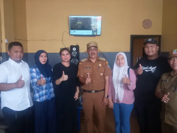 Lurah Kranji, Agus Joko Saputro, bersama jajaran mengunjungi Rumah Makan Rumanam (Rumah Makan Enam Ribu) di Jalan Raya Pemuda RT 04/RW 14, Kelurahan Kranji, Kecamatan Bekasi Barat, Senin (31/8/2026).