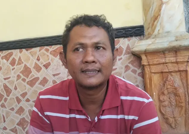 Choirul Anwar Kakak Korban saat ditemui di rumah duka (BM)