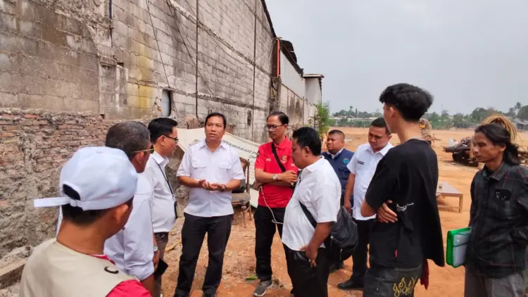 Diduga Tanpa Koordinasi, Pagar Rumah Warga Ciketing Udik Dibongkar, Ketum FWBR: Siapa yang Memberi Perintah ?