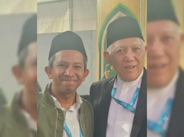 Gus Shohib foto bersama Ketua PBNU terpilih Gus Kikin (BM)