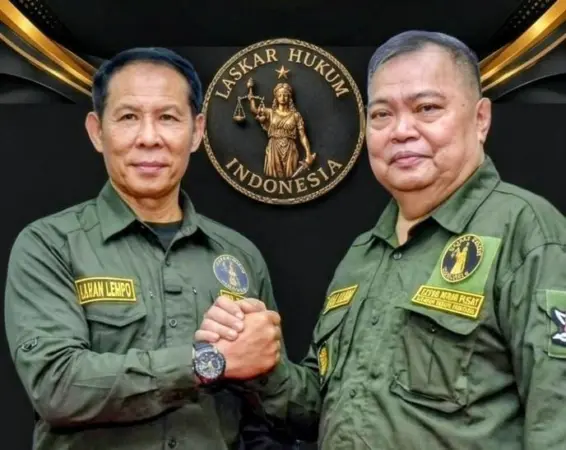 Brigjen TNI (Purn) Edy Imran foto bersama Laksamana Muda TNI (Purn.) Dr. H. Nazali Lempo (Mr D)
