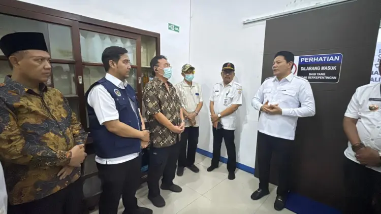 Bupati Sidoarjo Subandi saat cek SPPG Kalitengah (ist)