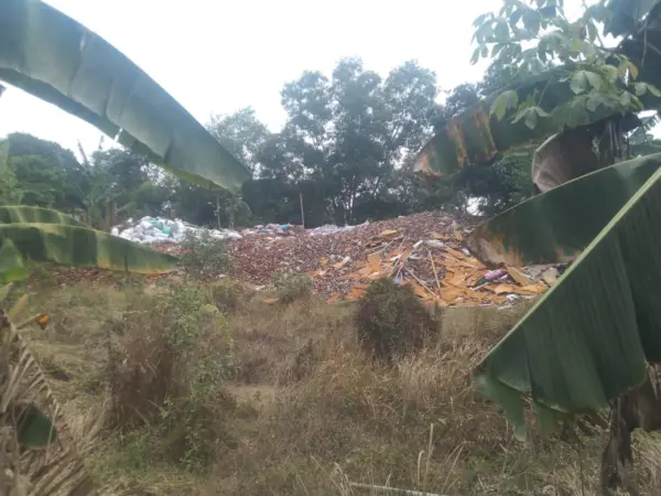 Tumpukan Sampah yang berdekatan dengan rumah warga (Suryo ST)