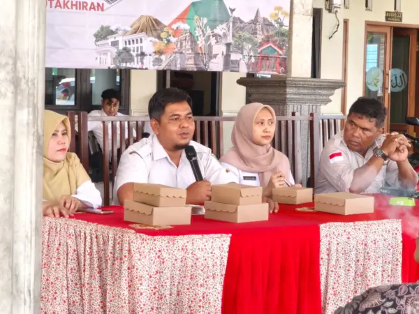 Kepala Desa M Fuad saat menyampaikan materi tentang memperbarui basis data PBB-P2 (BM)