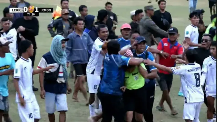 Potongan video I Love Pas TV saat wasit di gruduk oknum penonton di Lapangan Pajaran (ist)