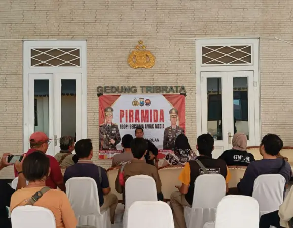 Kasi Humas Polres Pasuruan Iptu Joko Pasuruan saat sampaikan tentang Karhutla ke awakmedia (hms)