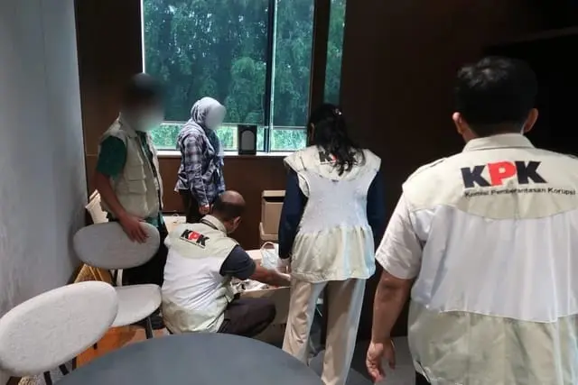 Foto: KPK menggeledah rumah Dirjen PPTR ATR/BPN Lampri di Bekasi terkait kasus korupsi, Jumat (18/9/2026). (Dok. KPK)