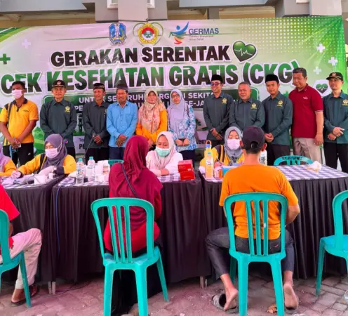 Beberapa warga saat mengikuti cek kesehatan gratis yang digagas DPD LDII di Pasuruan (BM)