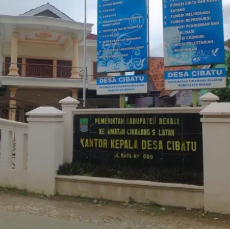 Halaman dan board Desa Cibitung (Suryo ST)