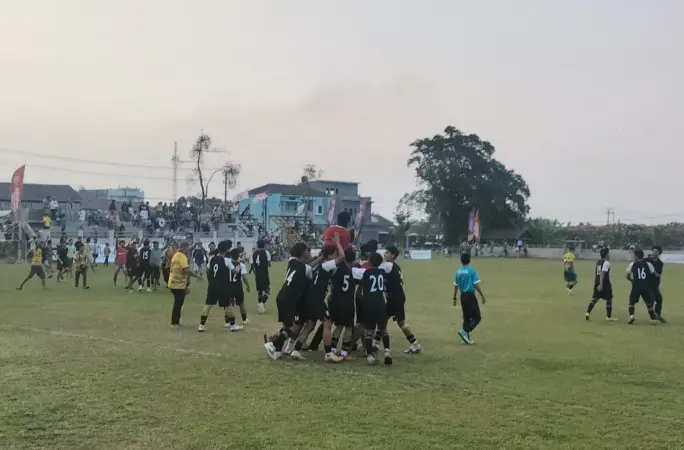 Tim Kejayan FC merayakan kemenangan lewat Adu Pinalti lawan Beji United di Lapangan Ngadimulyo (BM)
