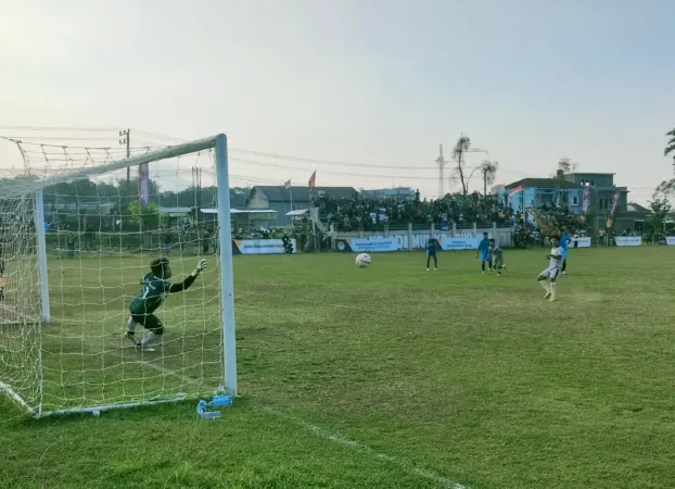 Tim Kejayan FC saat eksekusi tendangan pinalti ke gawang Purwosari FC (BM)